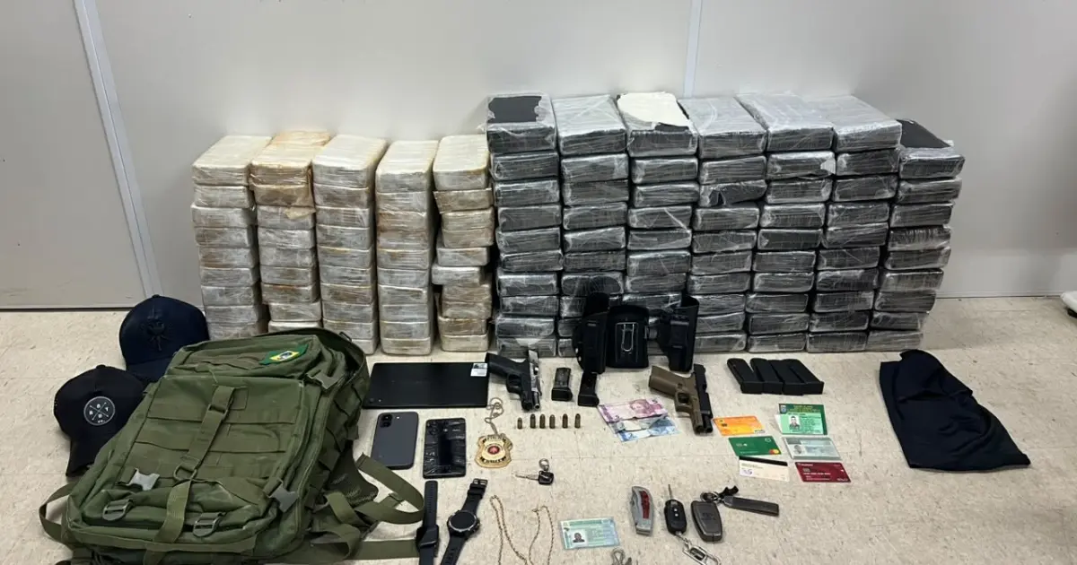 Estudante de direito e PM são presos com mais de 100 kg de drogas em estacionamento de shopping de Salvador
