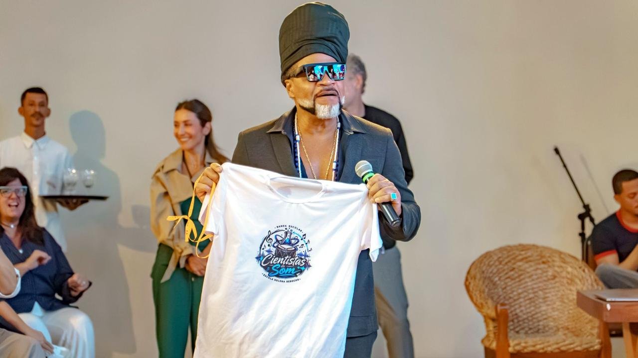 Carlinhos Brown lança projeto de educação ambiental em Porto Seguro