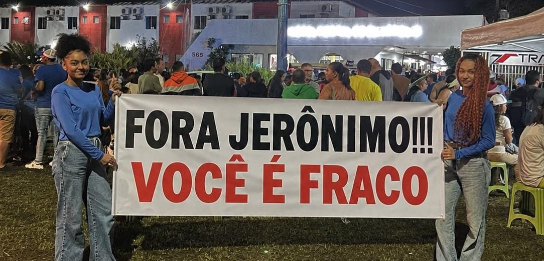 Protestos contra Jerônimo Rodrigues marcam passagem do governador em Eunápolis