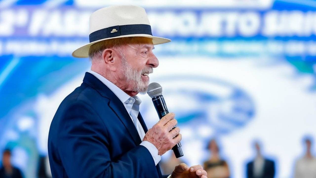 Lula chega a 52% e lidera todos os cenários de intenção de voto na Bahia.