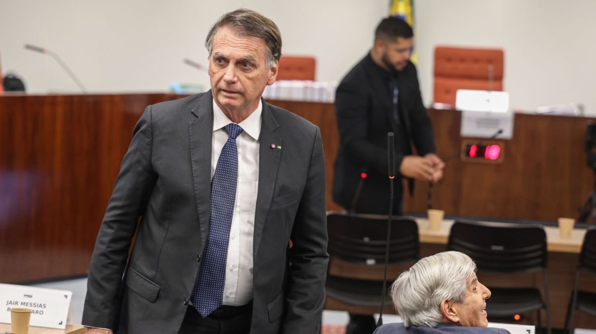 Bolsonaro não cometeu crime em caso de arma apreendida, diz PCDF