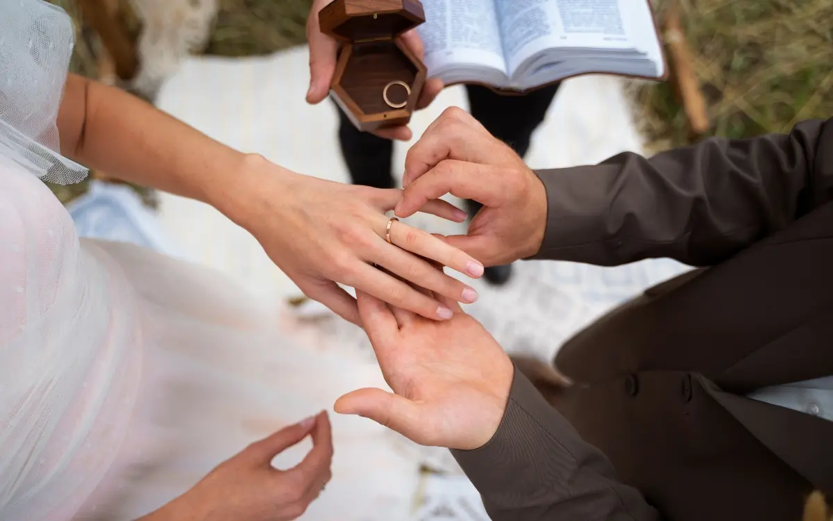 Estudo revela por que o casamento reduz a pobreza