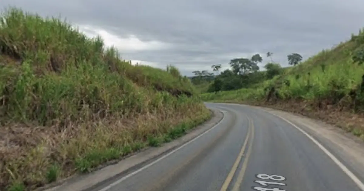 Quatro pessoas morrem após batida entre dois carros no sul da Bahia
