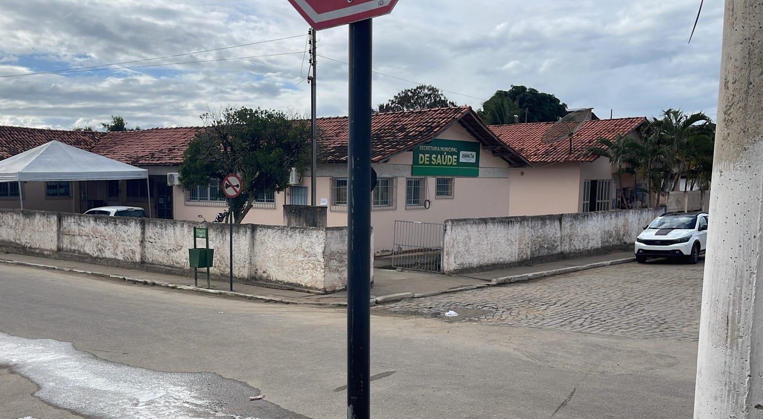 Saúde de Jordânia vira alvo de cobranças por filas, atendimento limitado e promessas não cumpridas