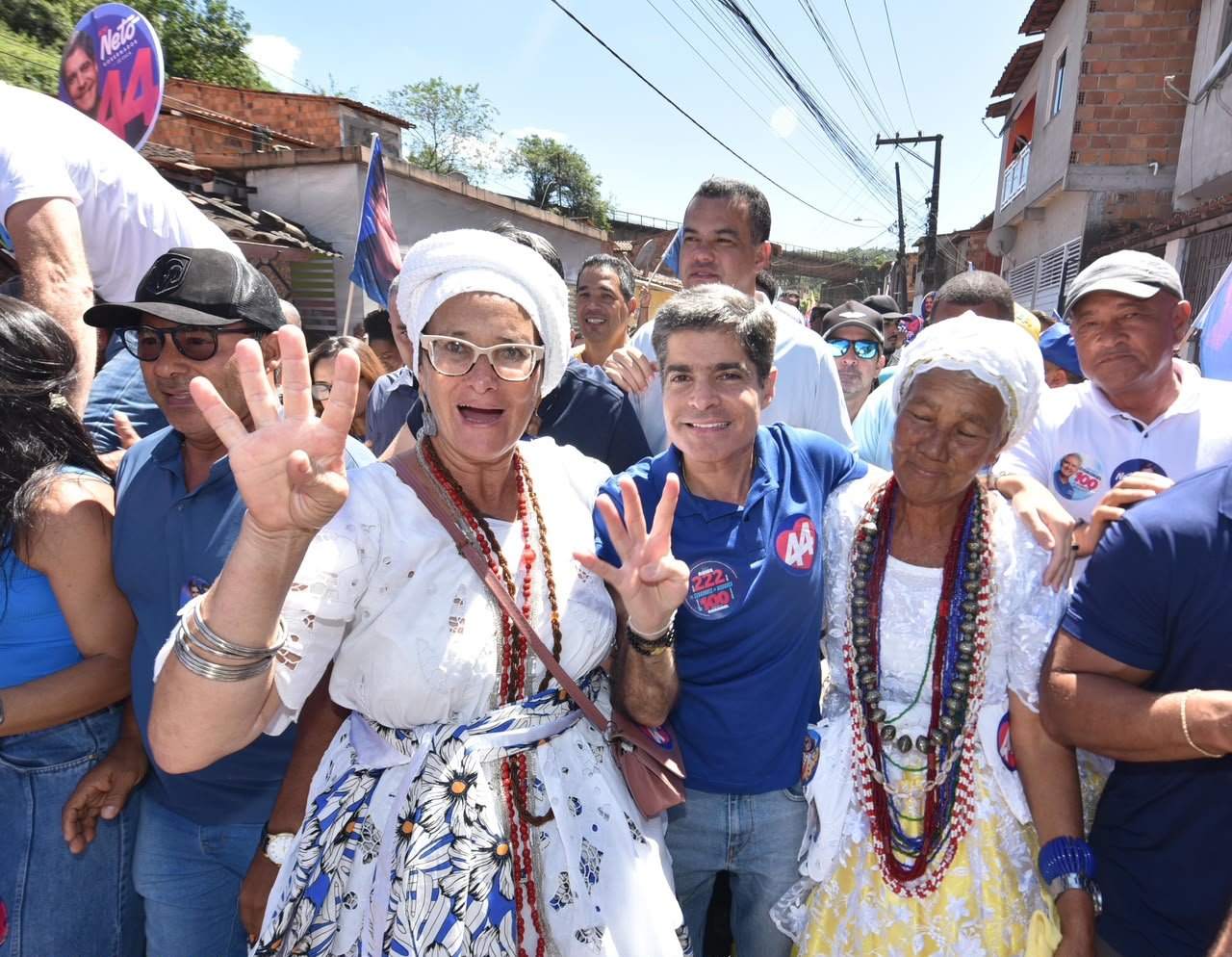 ACM Neto reúne milhares de pessoas em caminhada em Cachoeira e diz que “a Bahia já decidiu mudar e votar 44”