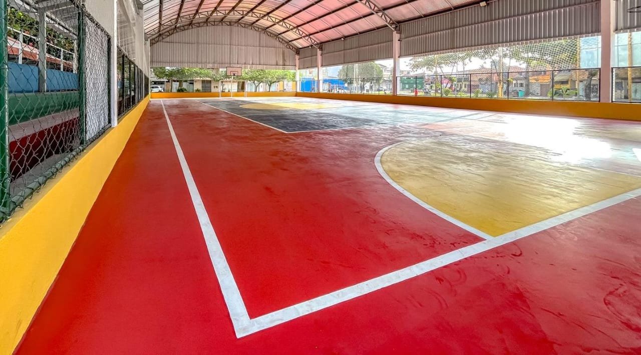 Prefeitura de Porto Seguro constrói quadra poliesportiva nova no bairro Sapoti