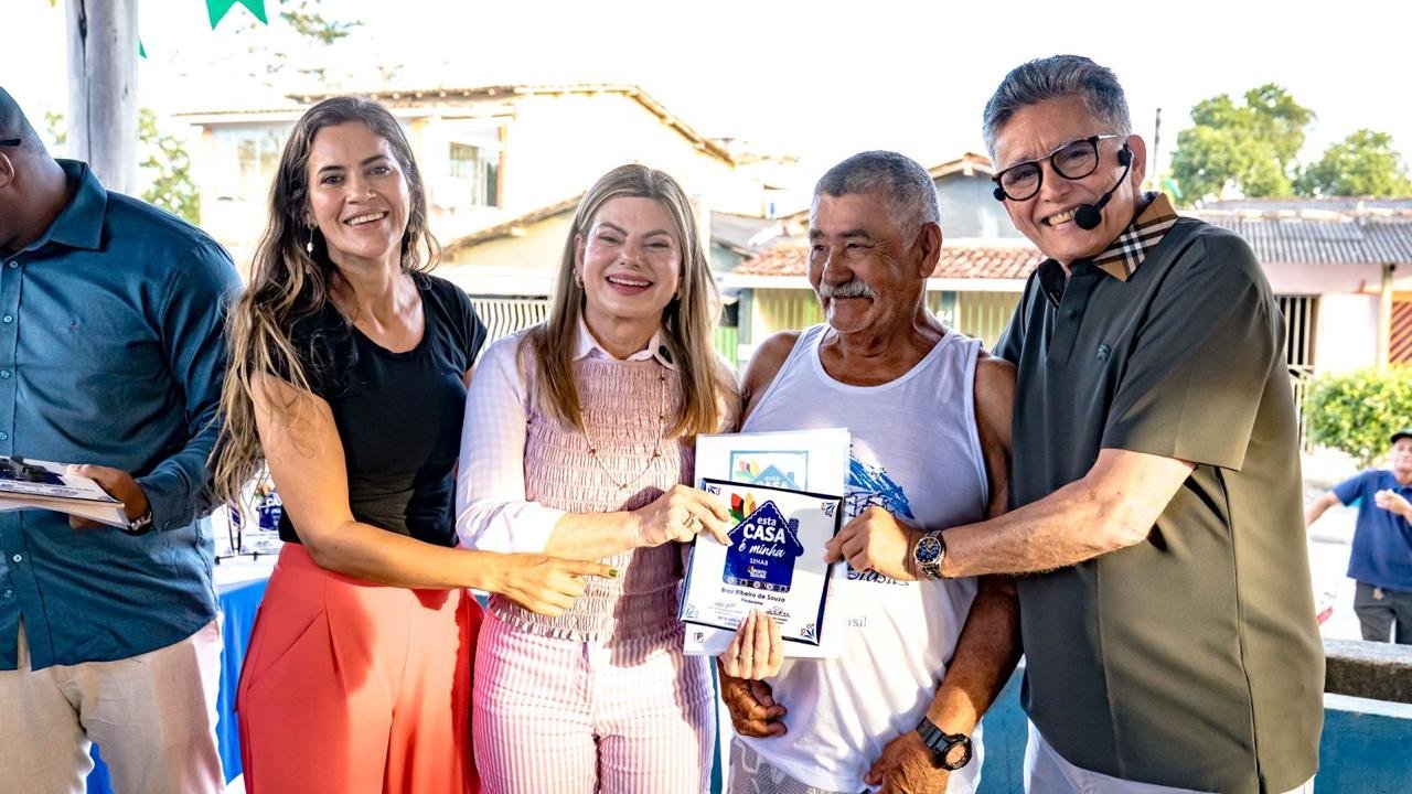 Moradores do distrito de Pindorama recebem 148 títulos de regularização fundiária pelo programa Esta Casa é Minha da prefeitura de Porto Seguro