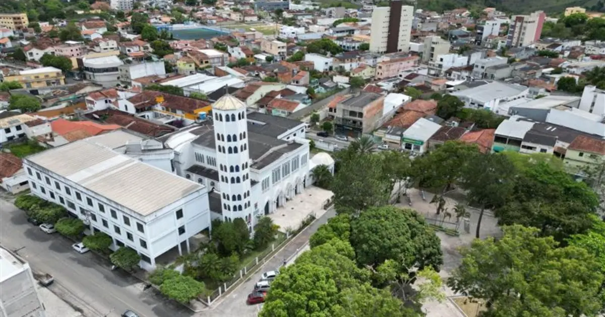 Criança de 8 anos morre e outra fica ferida em troca de tiros durante operação policial em Eunápolis