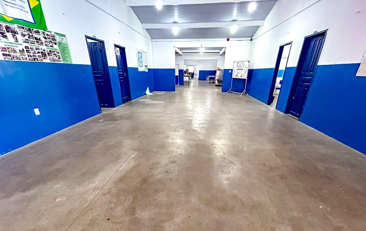 Escola Municipal Antônio Osório Batista, no Cambolo, recebe reforma completa e ganha quadra com grama sintética