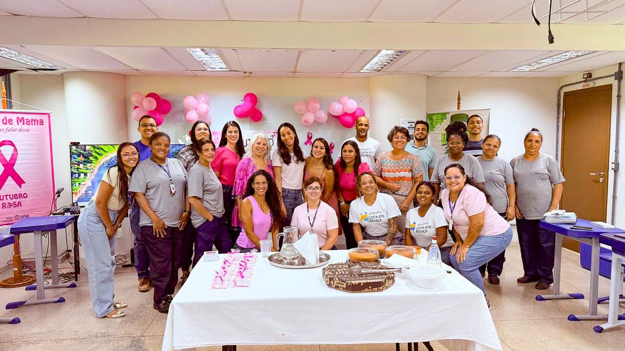 Outubro Rosa: cuidar da mulher é prevenir, acolher e estar presente