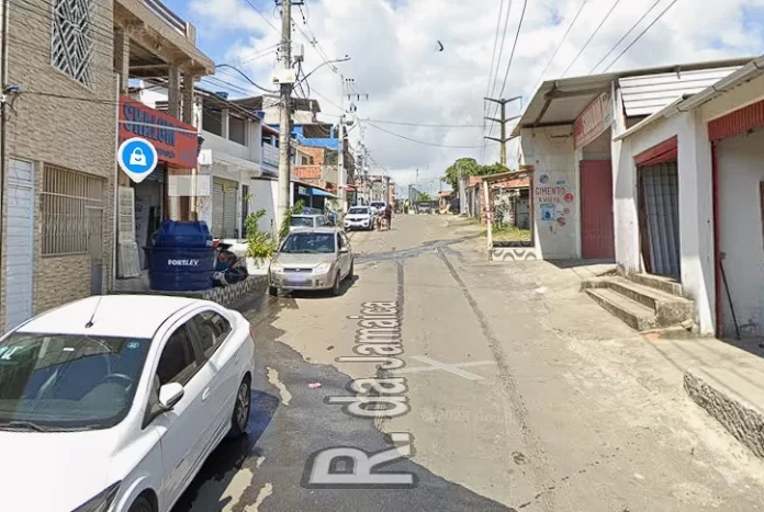 Viatura atingida por cinco tiros durante confronto no Bairro da Paz