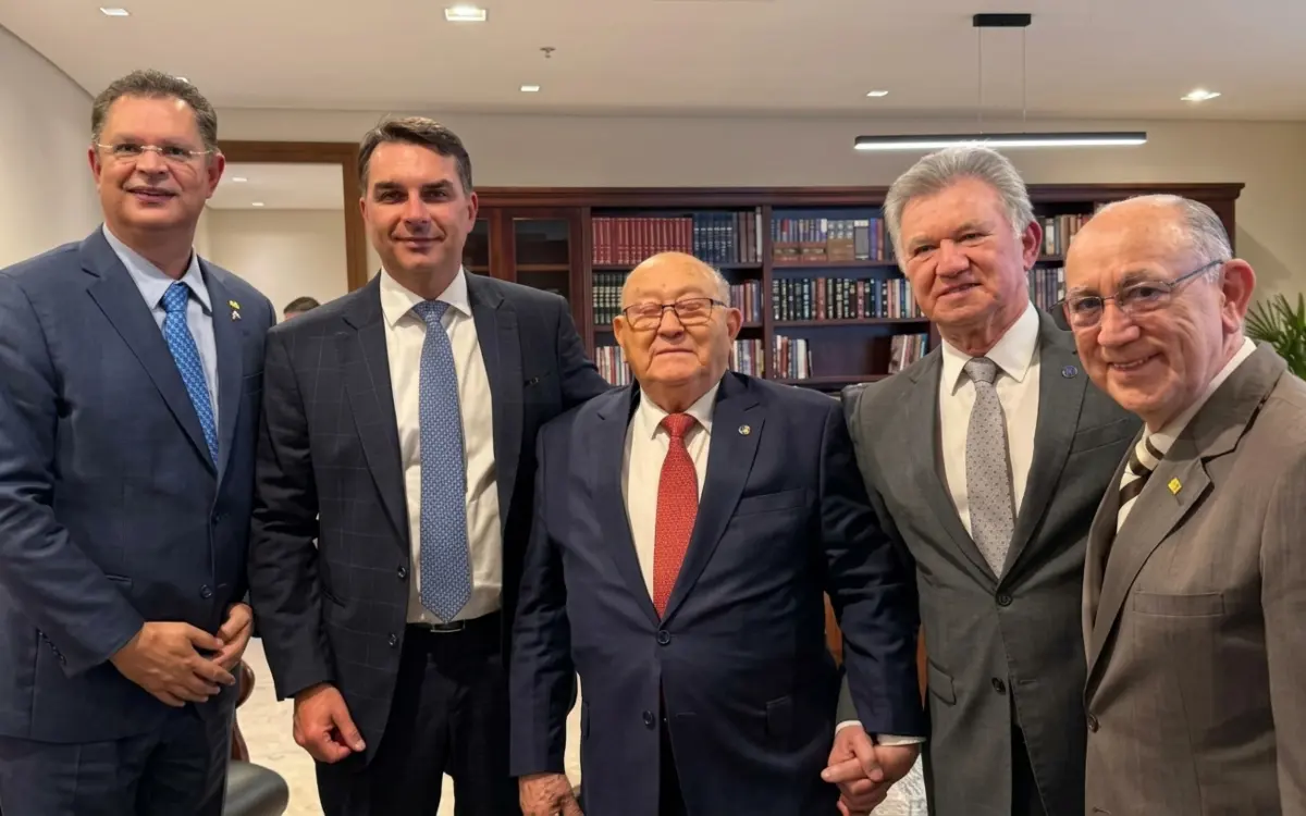 Assembleias de Deus declaram apoio a Flávio Bolsonaro